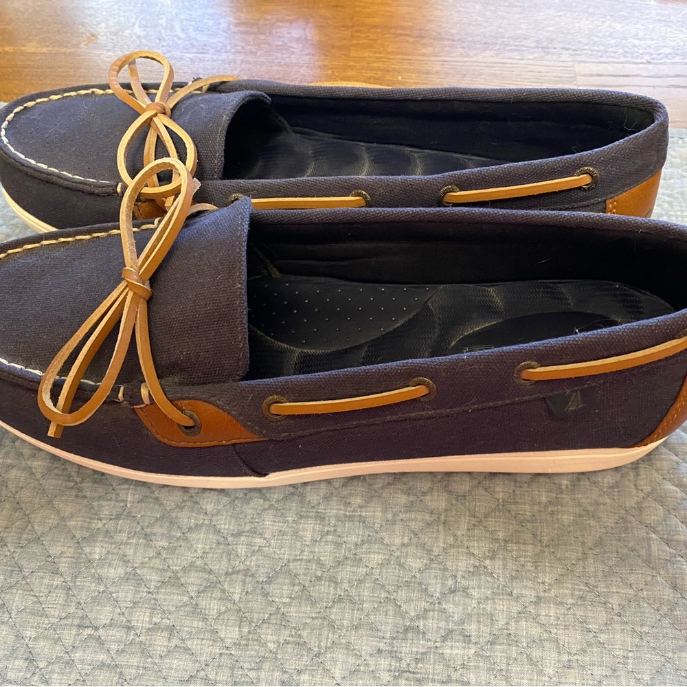 Womens Sperry topsiders, size 10